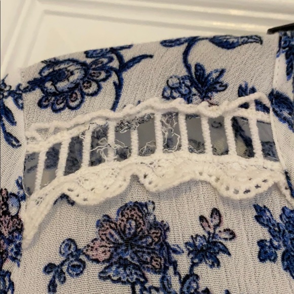 Adorable top - Picture 3 of 6